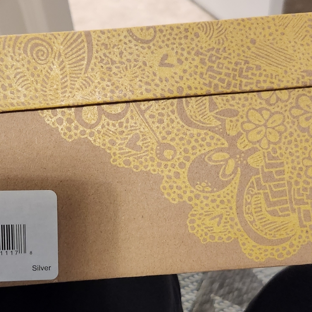 Shoes - Picture 2 of 5